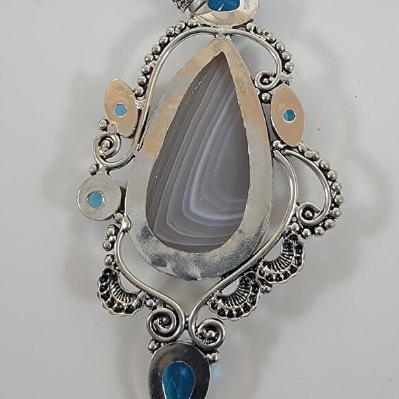 Handmade Silver Pendant Featuring Banded Agate & Five Faceted Blue Topaz Stones - Picture 4 of 10